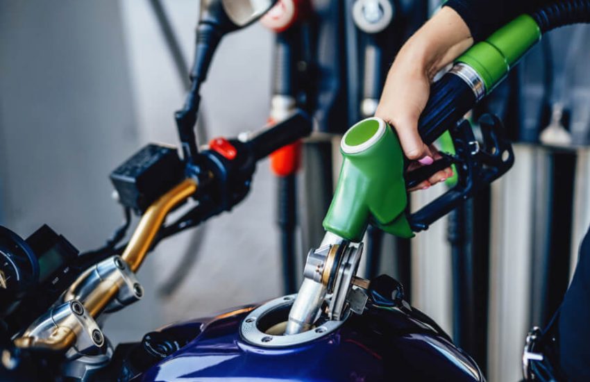 ガゾリンを入れる